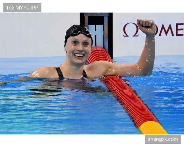 凯蒂·莱德基训练完顺手买下整条街的蛋白粉