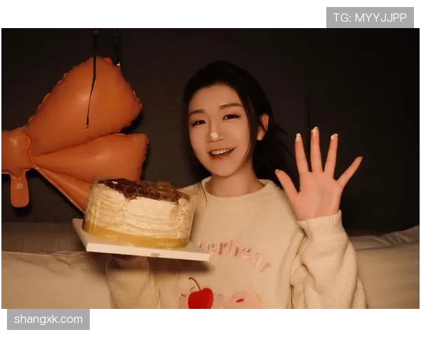 陈梦素颜像隔壁小妹，行李箱奢成了主角